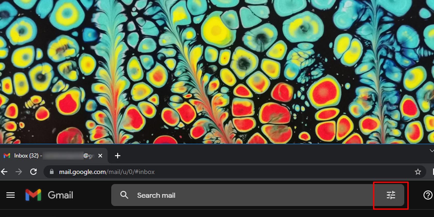 Строка поиска Gmail с иконкой 'Показать параметры поиска'