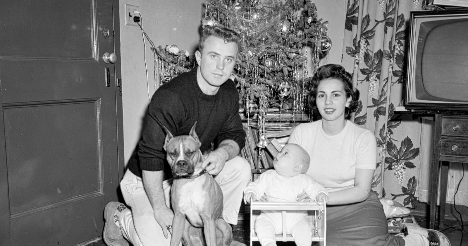 Cover old black and white family photo