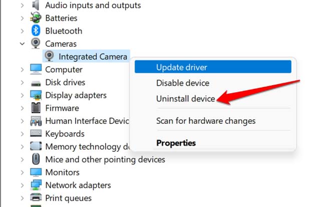 Удаление драйвера веб-камеры в Диспетчере устройств