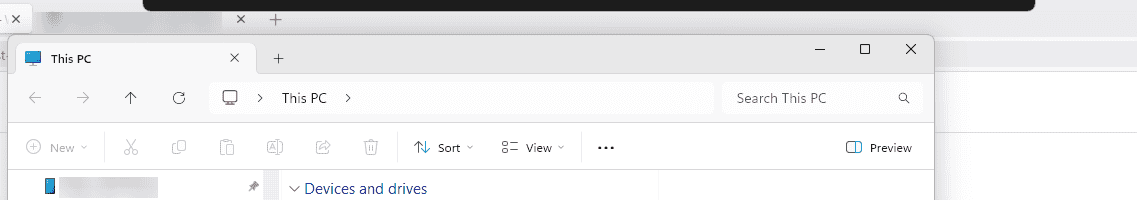 Перетаскивание заголовка окна к верхней границе экрана для разворачивания