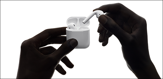 AirPods в футляре, готовые к использованию с iPhone