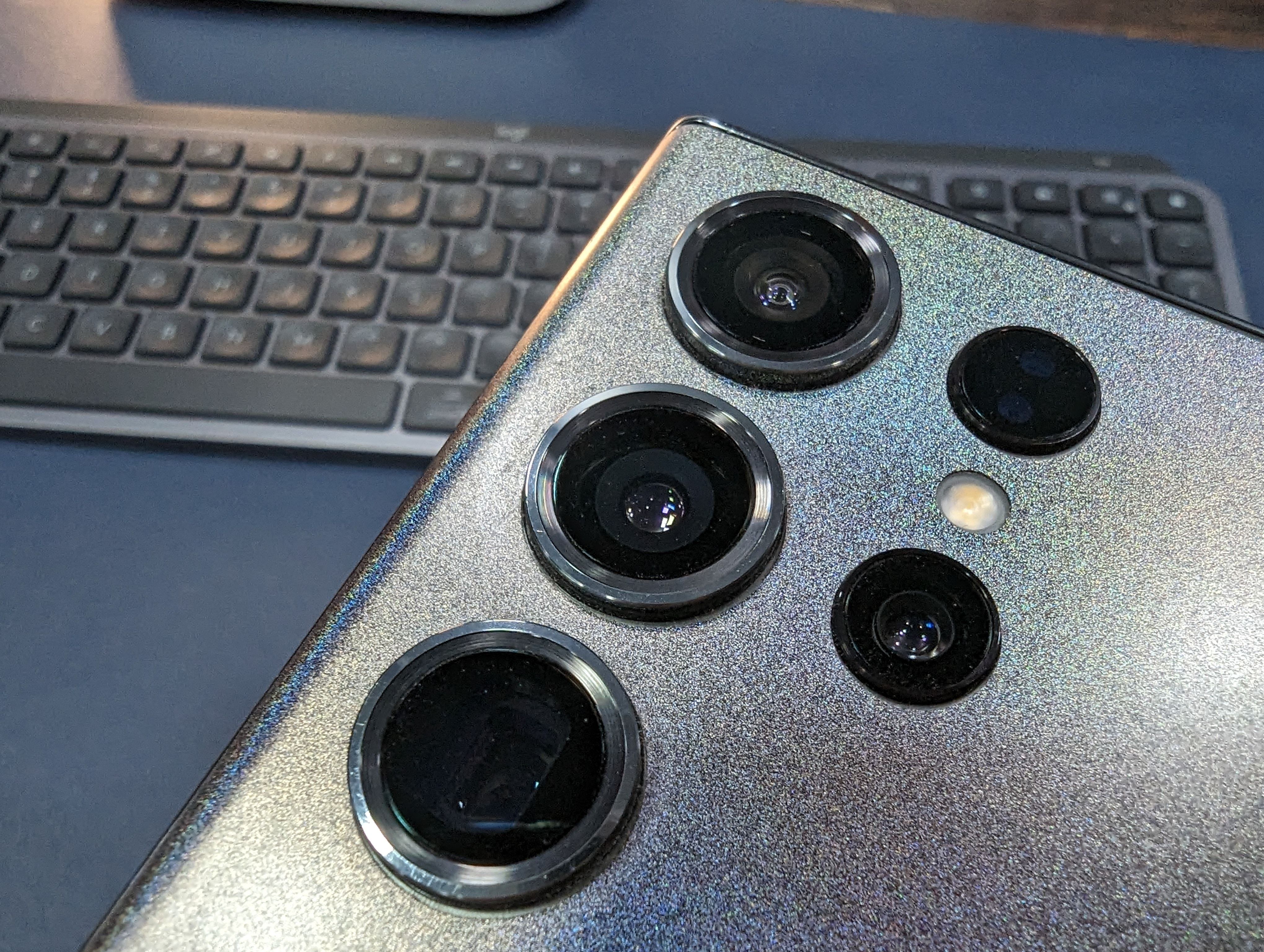 Макрофото, снятое на Google Pixel 7 Pro, крупный план насекомого