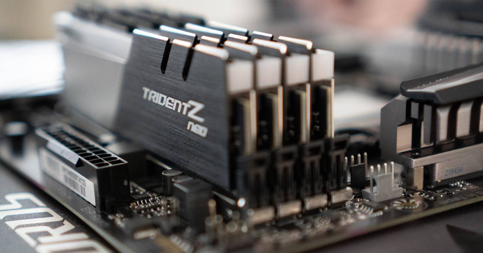 Крупный план модулей оперативной памяти G Skill Trident Z