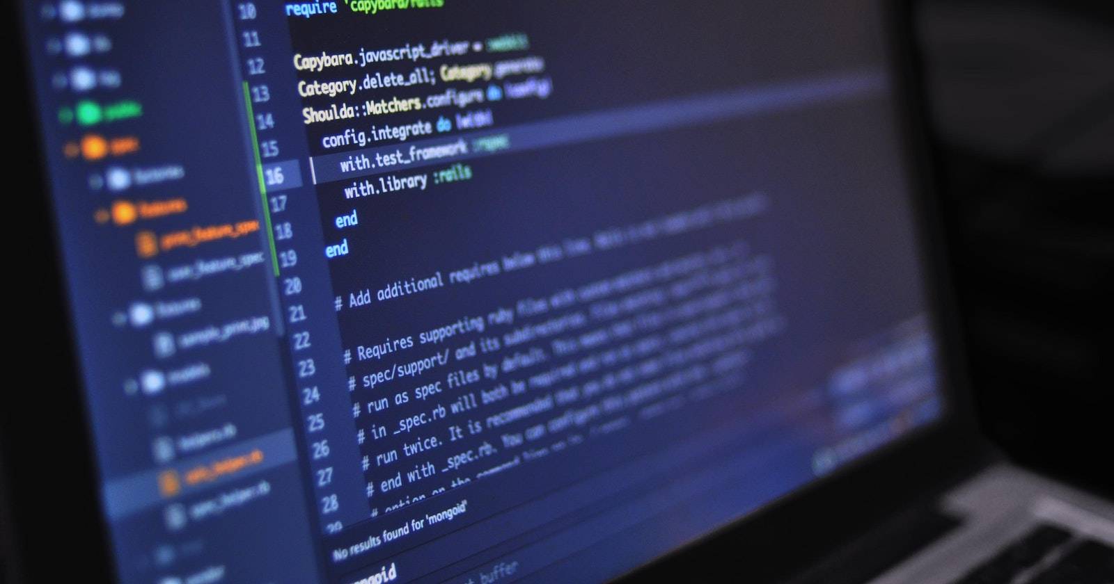 Спортивный автомобиль на дороге