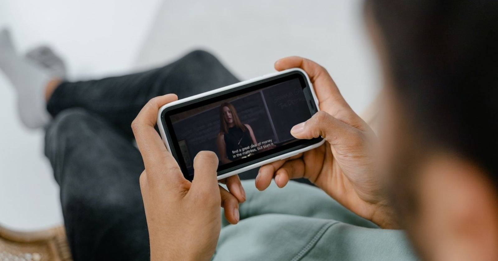 Субтитры на iPhone — как добавить и настроить