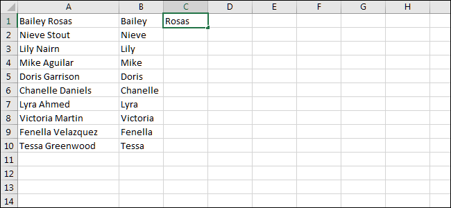 Добавление фамилии в соседнюю ячейку — пример предварительного просмотра Flash Fill