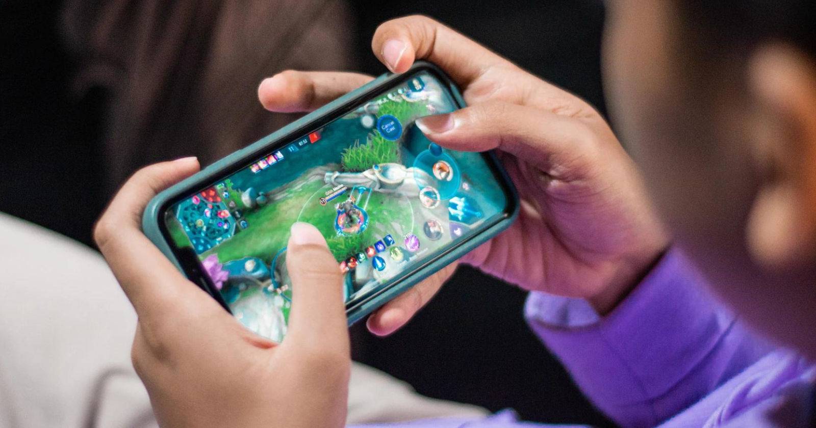 Хват «когтя» в играх: как, зачем и когда использовать