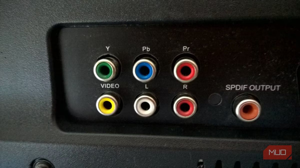 Компонентные и RCA входы на телевизоре