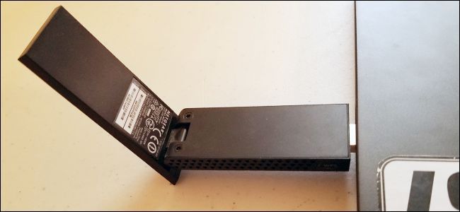 Иллюстрация встроенного Wi‑Fi‑адаптера на задней панели корпуса рядом с портами