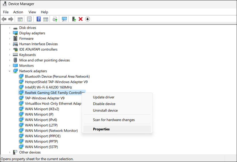 Диспетчер устройств Windows 11 с заданными свойствами сетевого адаптера Ethernet