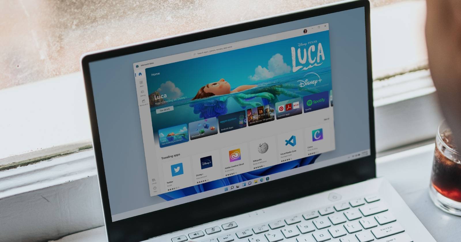 Экраны с подборкой лучших приложений Microsoft Store для Windows 11