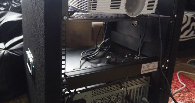 финальный готовый рэковый корпус с установленными устройствами