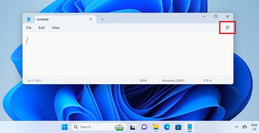 Окно Блокнота в Windows 11, значок настроек в правом верхнем углу