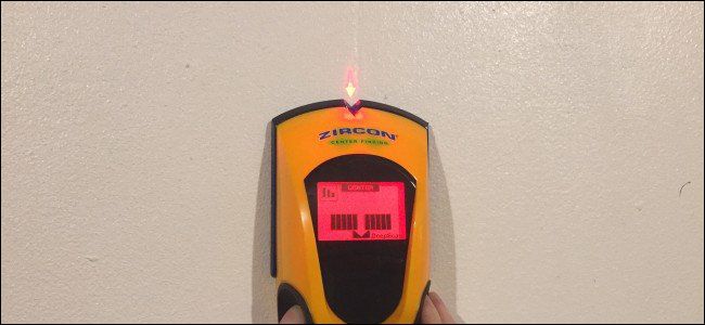 Использование искателя стоек для определения расположения стоек за гипсокартоном