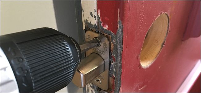 Закреплённый ригель винтами