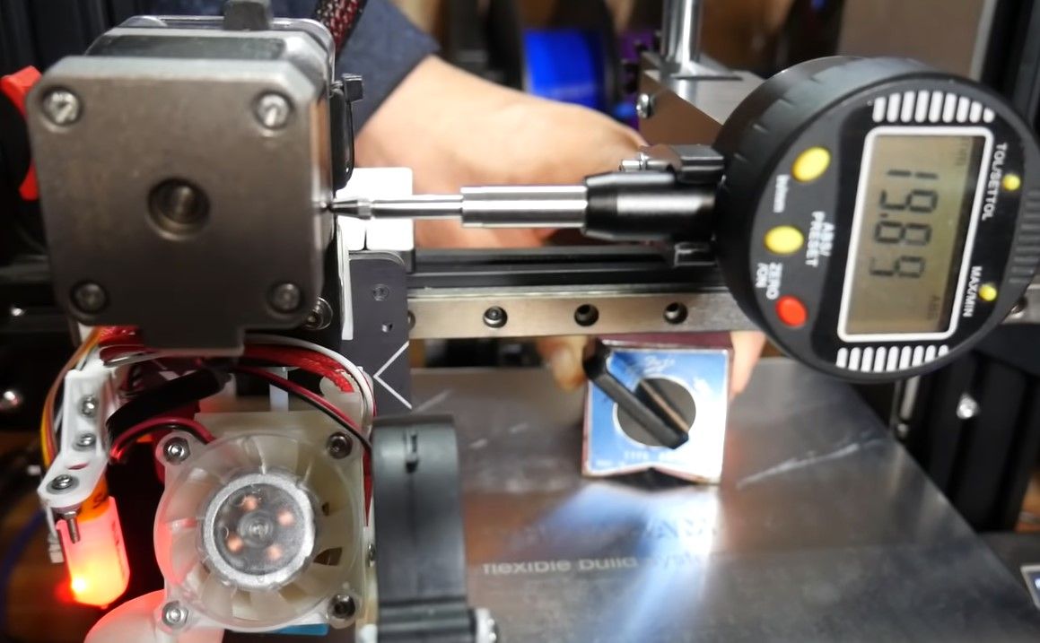 Запись показаний индикатора после перемещения оси на 10 мм туда и обратно