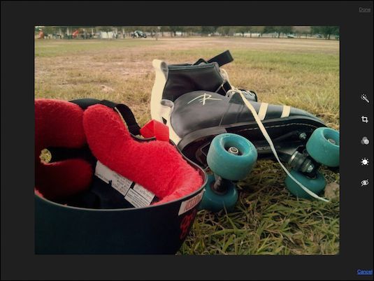 Панель инструментов редактирования с кнопками Улучшить, Кадрировать, Фильтры, Регулировки и Точечная ретушь