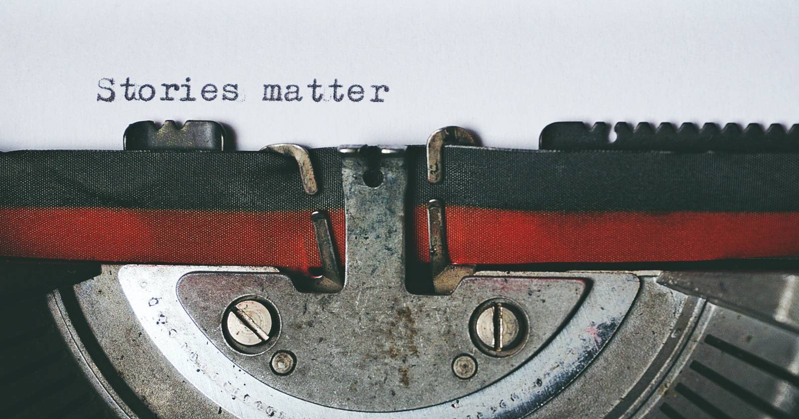 Сообщение «Истории важны» на печатной машинке