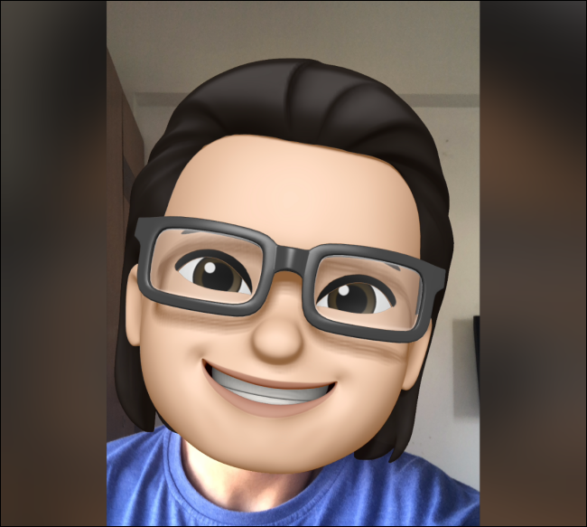 Memoji наложен на лицо во время звонка