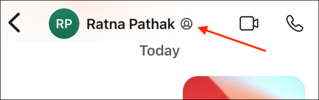 Нажмите профиль контакта сверху беседы