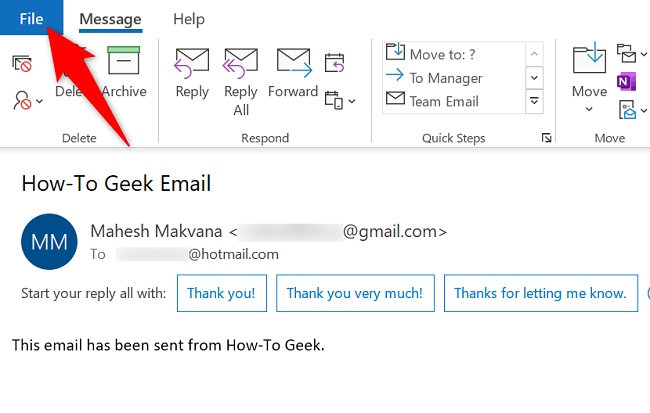 Выберите «Файл» в левом верхнем углу окна Outlook.