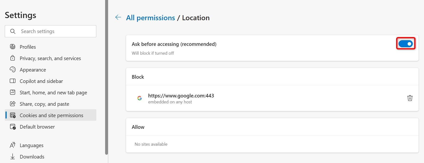 Переключатель «Спрашивать перед доступом (рекомендуется)» выделен в настройках Edge.
