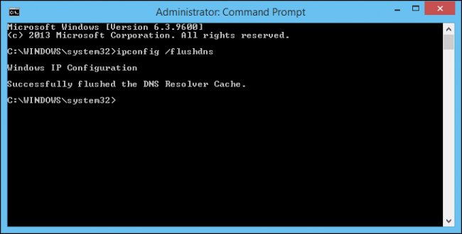 Окно командной строки Windows с командой flushdns