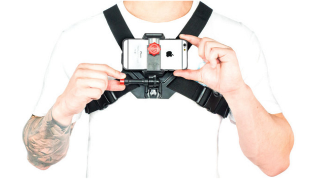 Velocity Clip крепление на грудь с iPhone