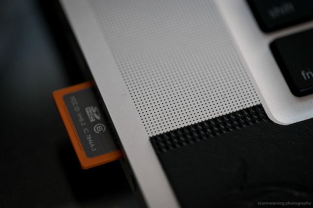 ноутбук с картой памяти