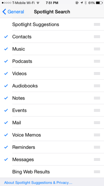 Настройки Spotlight на iOS с переключателями предложений и веб‑поиска