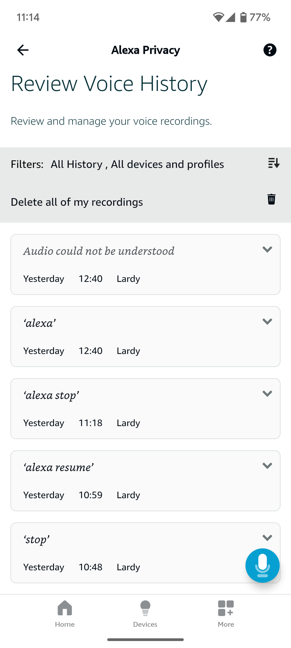 список голосовых записей в приложении Alexa с возможностью прослушать и удалить