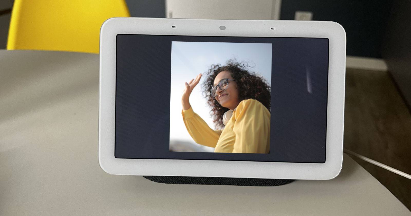 Google Nest Hub во время голосового вызова