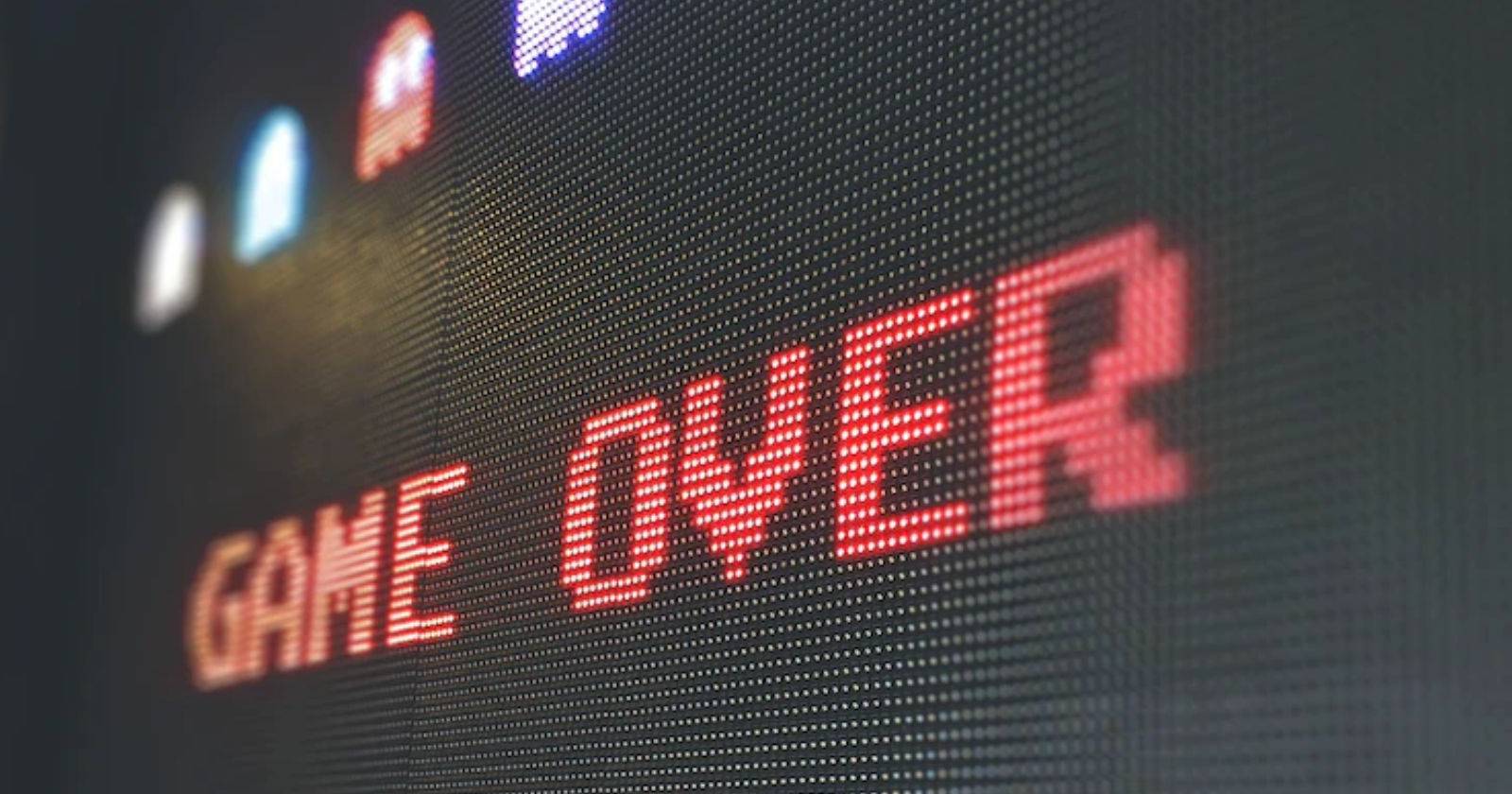 Экран с надписью Game Over