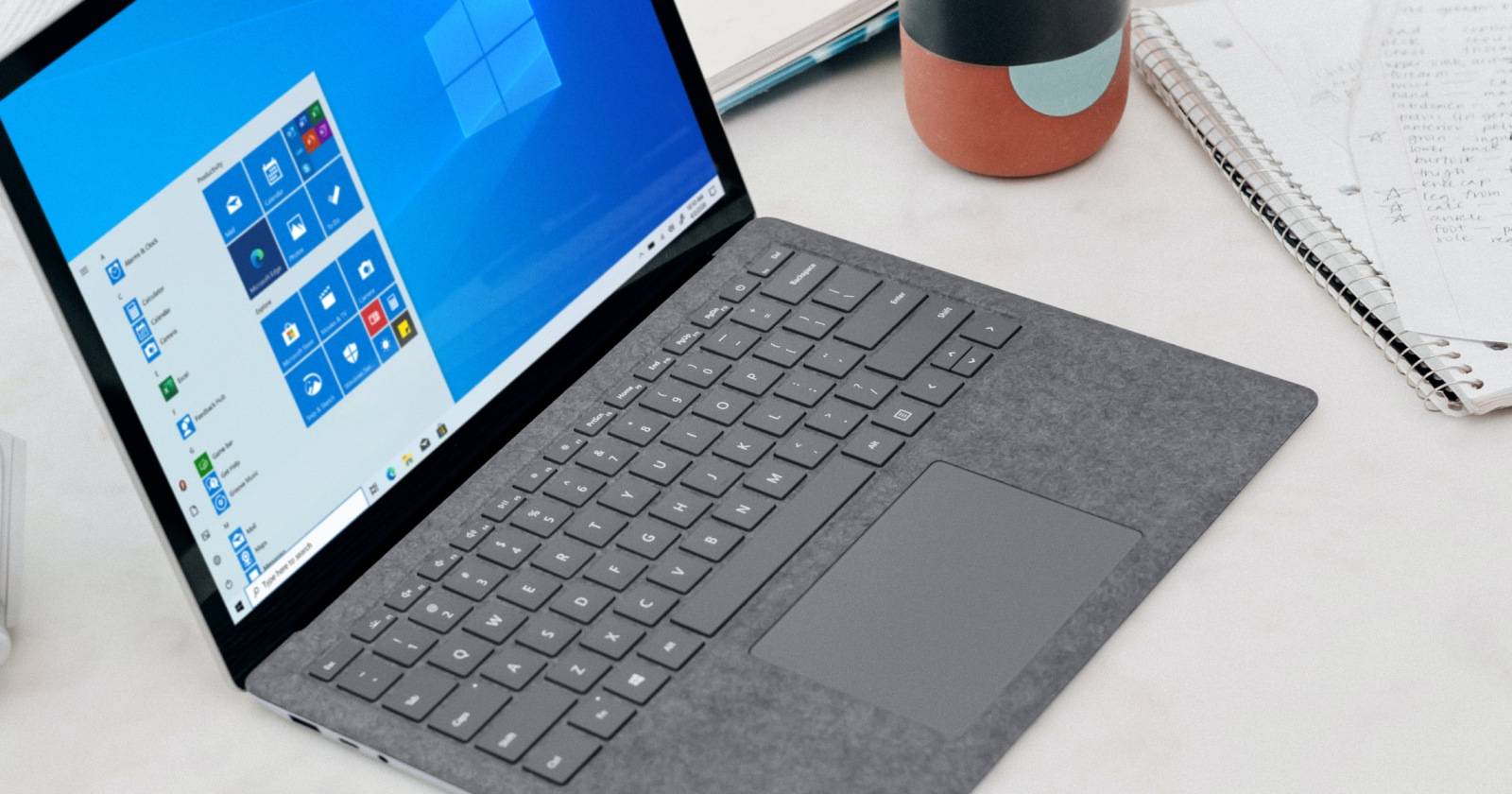 Компьютер Microsoft Surface с рабочим столом Windows