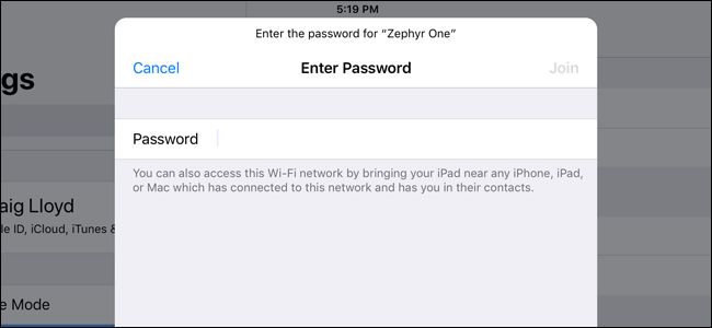 Экран iPhone с настройками Wi‑Fi и полем для пароля