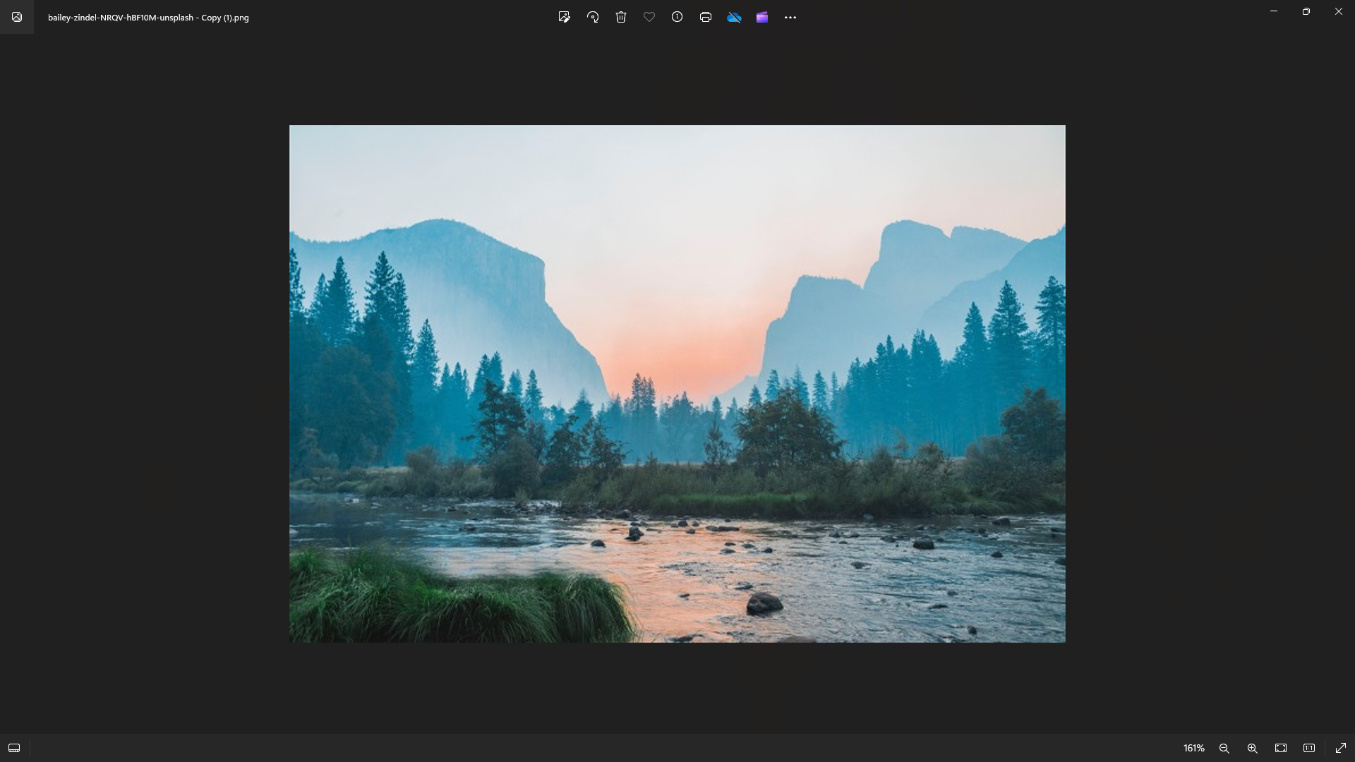 Результат удаления водяного знака в PicWish, просмотр в Windows Photos