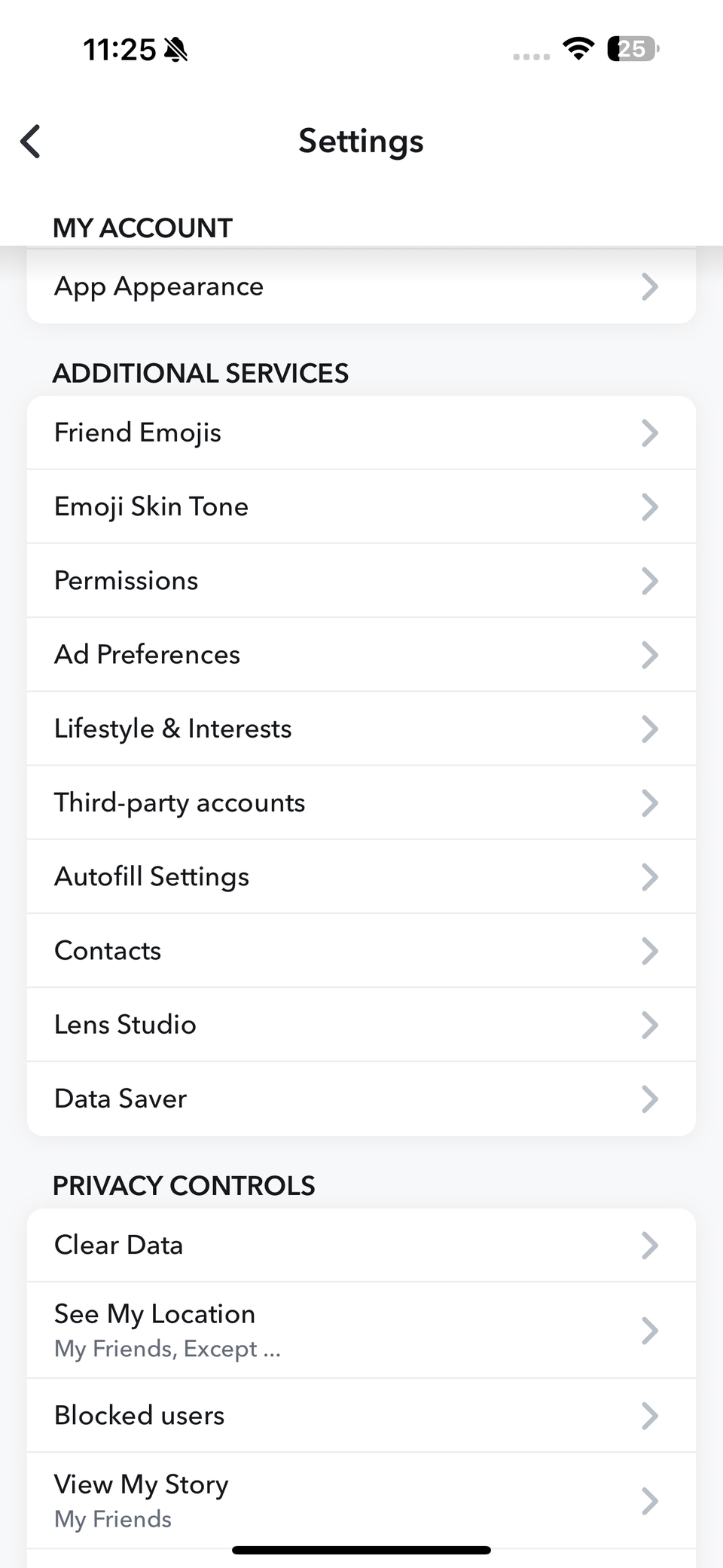 Раздел настроек Snapchat с опцией эмодзи друзей