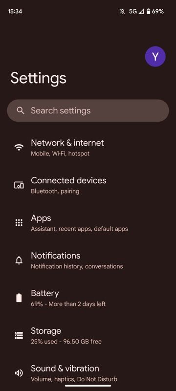 Страница настроек Pixel с разделом Батарея