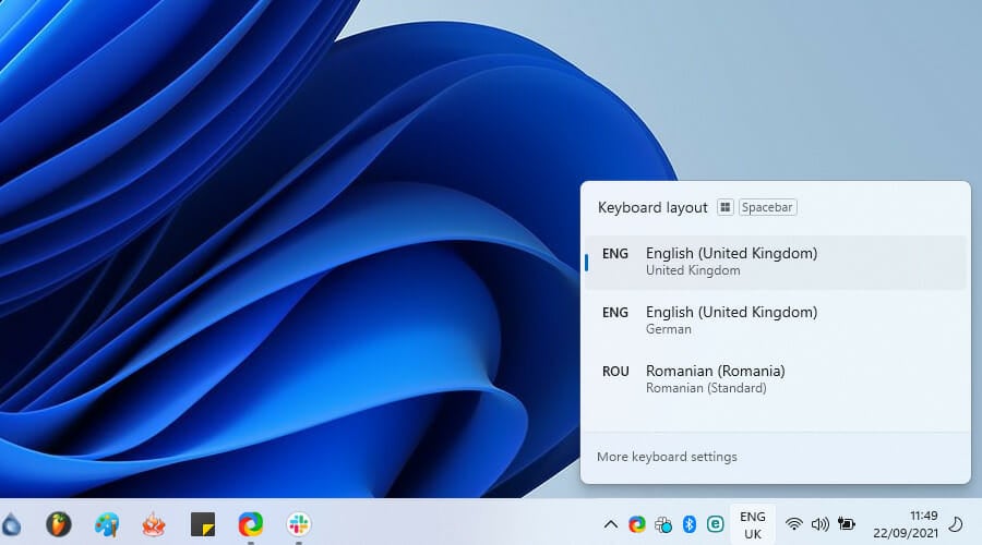 Удерживайте Win и нажимайте Пробел для смены языка