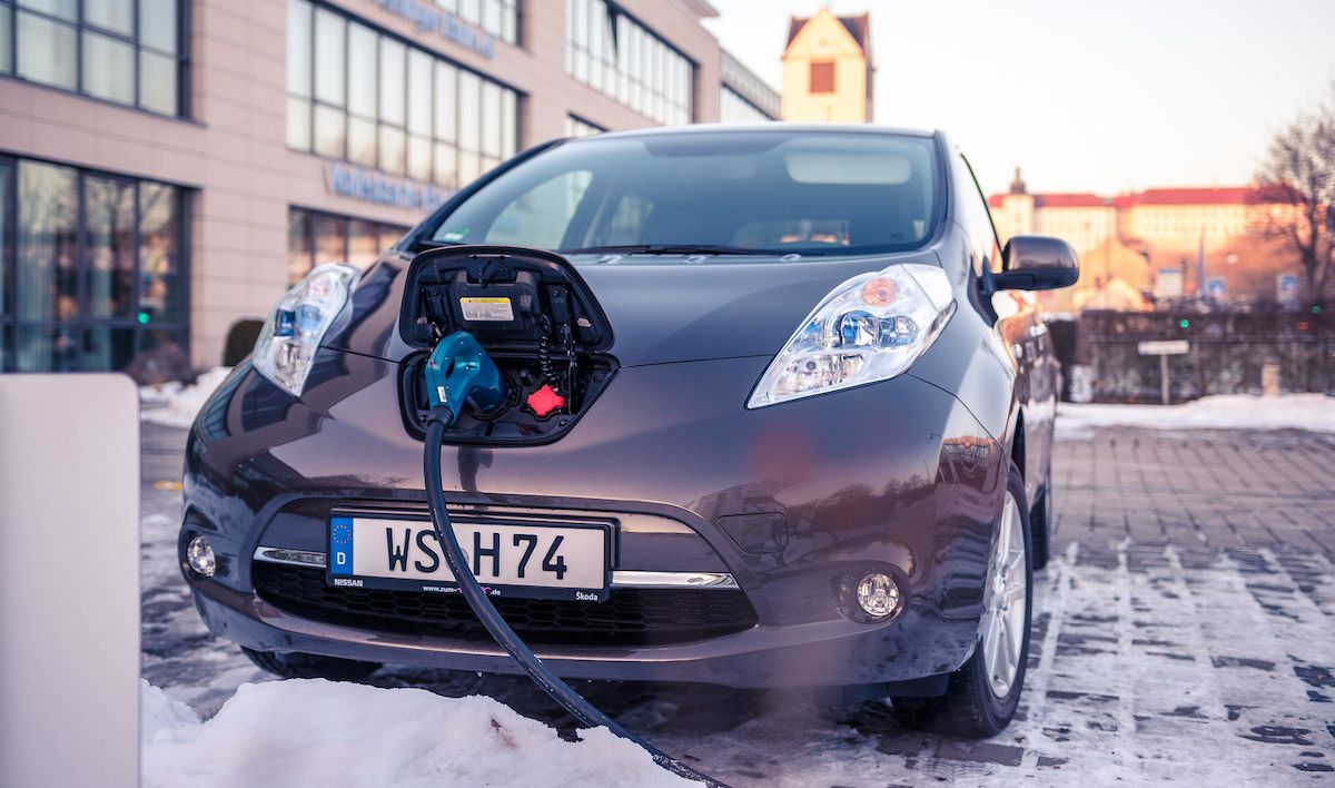 Nissan Leaf заряжается зимой