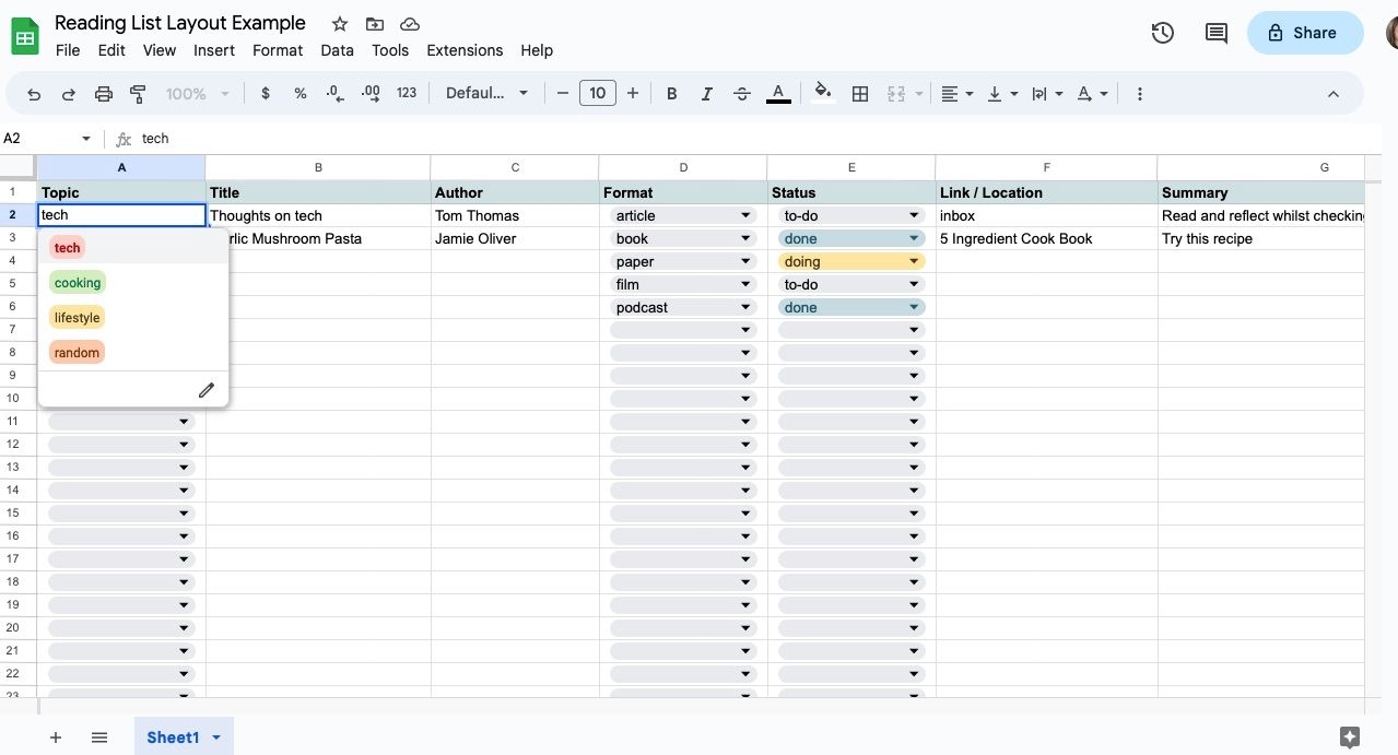 Список тем в раскрывающемся меню таблицы