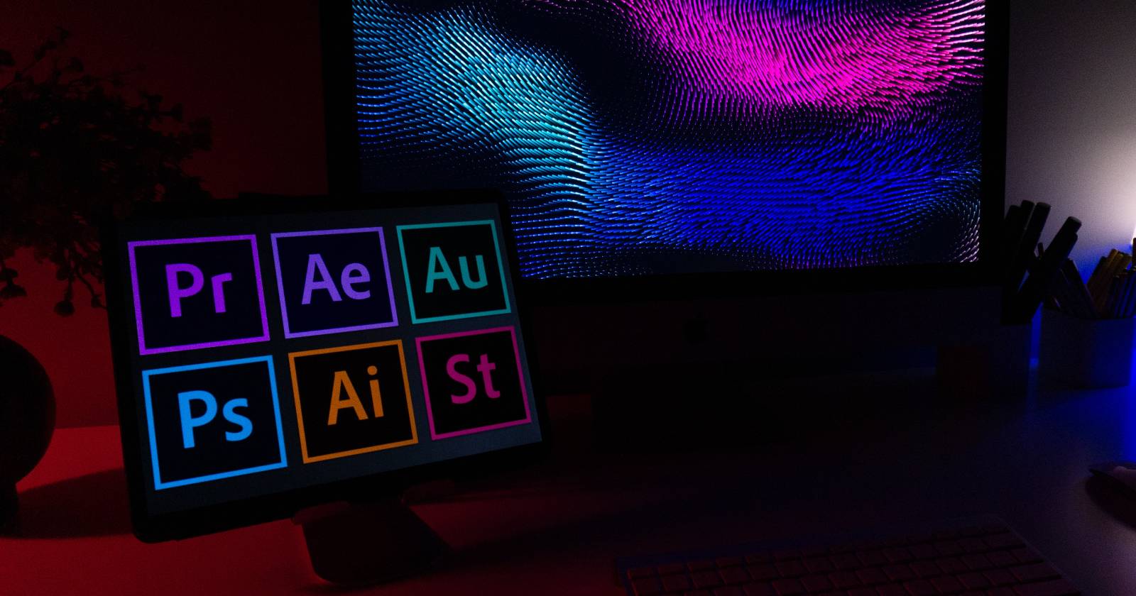 Логотипы Adobe рядом друг с другом