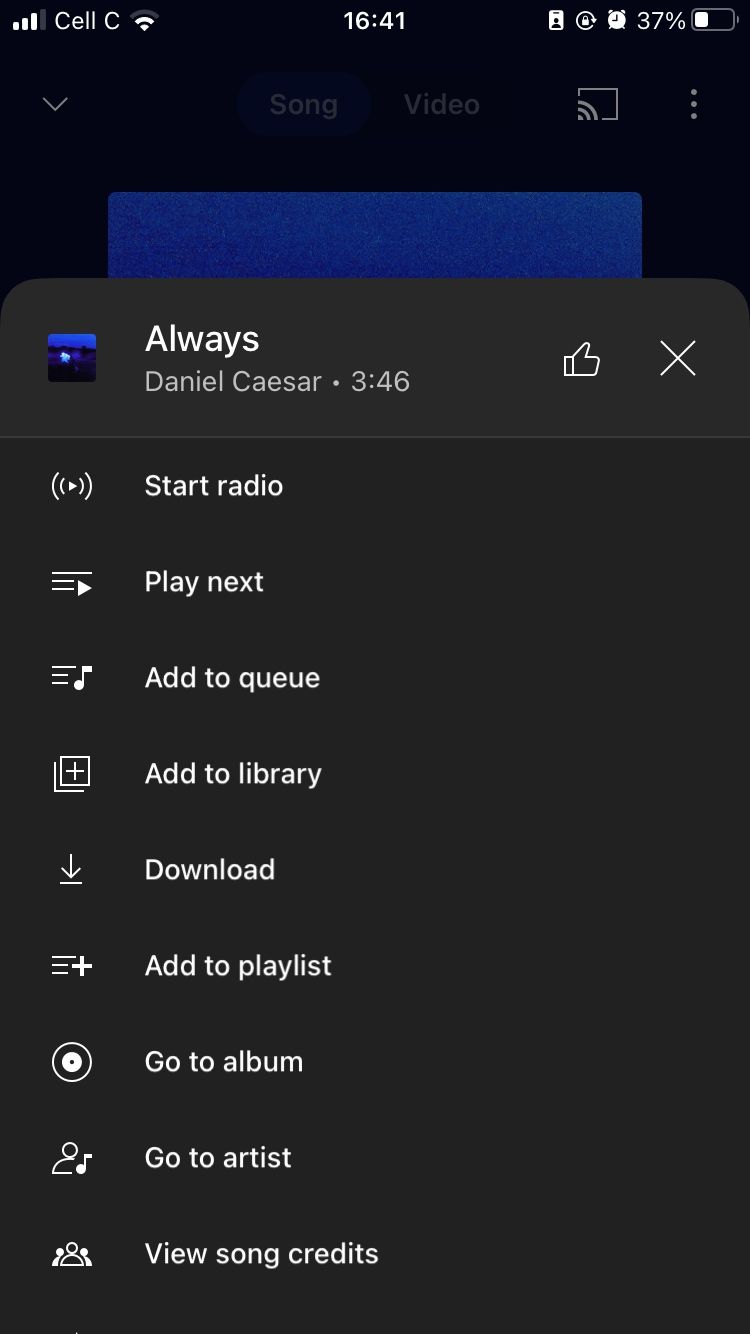 контекстное меню трека Daniel Caesar в YouTube Music, показывающее опцию загрузки