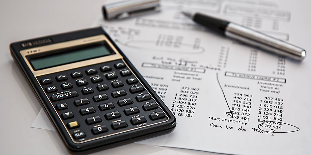 Лист с таблицей бюджета и заметками