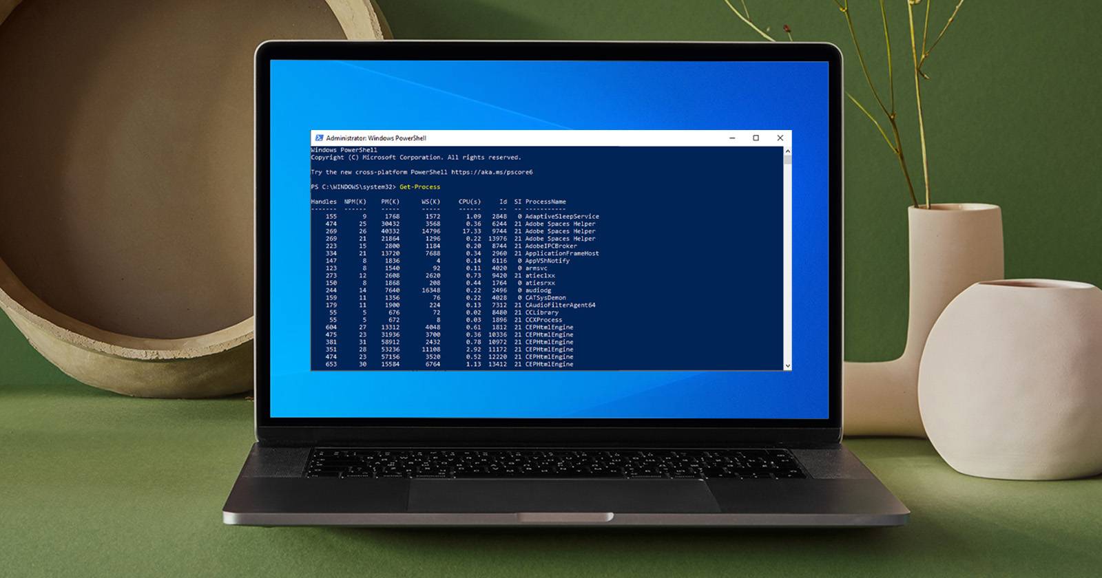 Ноутбук с запущенным PowerShell