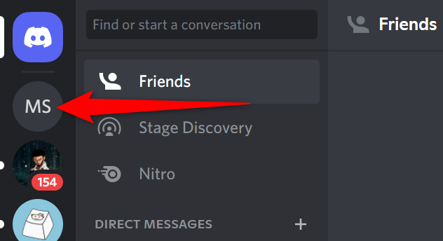 Выберите сервер в Discord на компьютере.