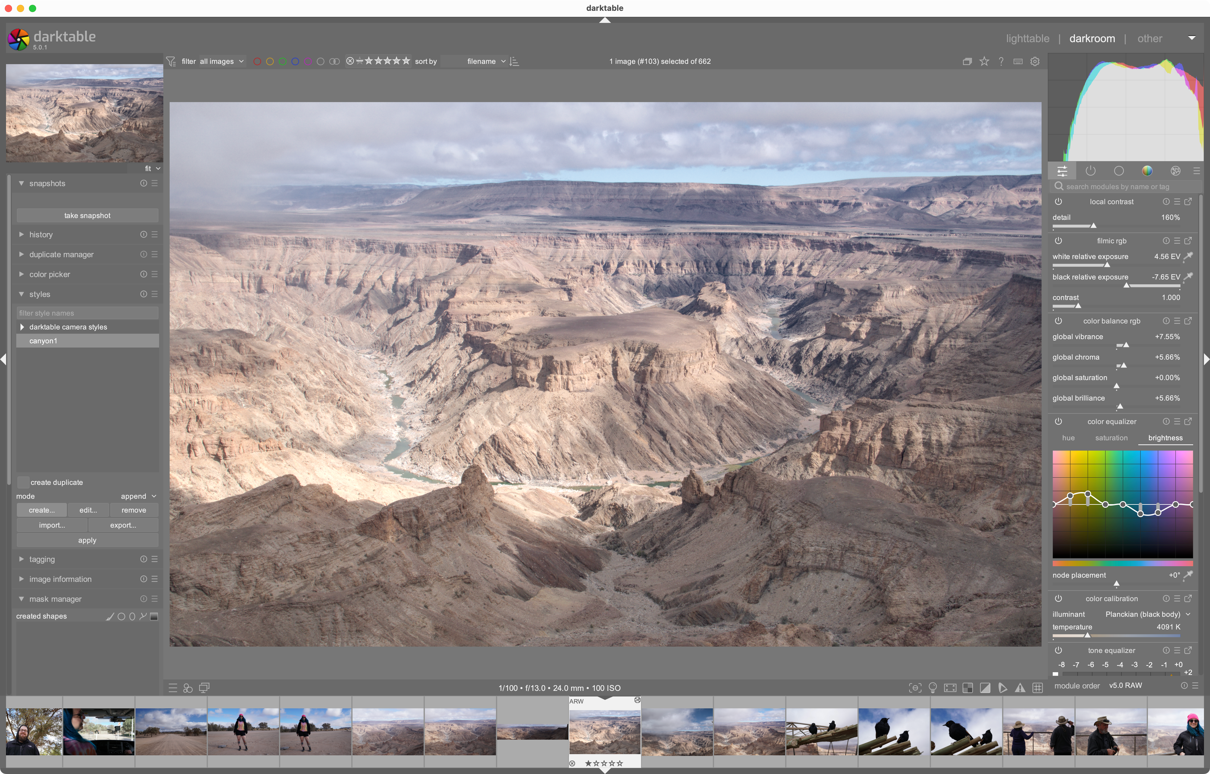 Edition d'une photo de canyon dans darktable.
