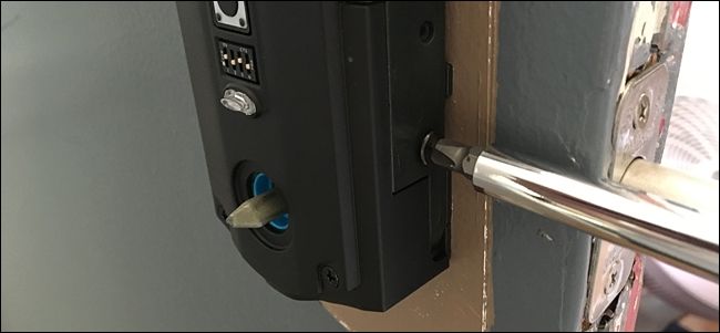 Фиксация внутреннего модуля винтами