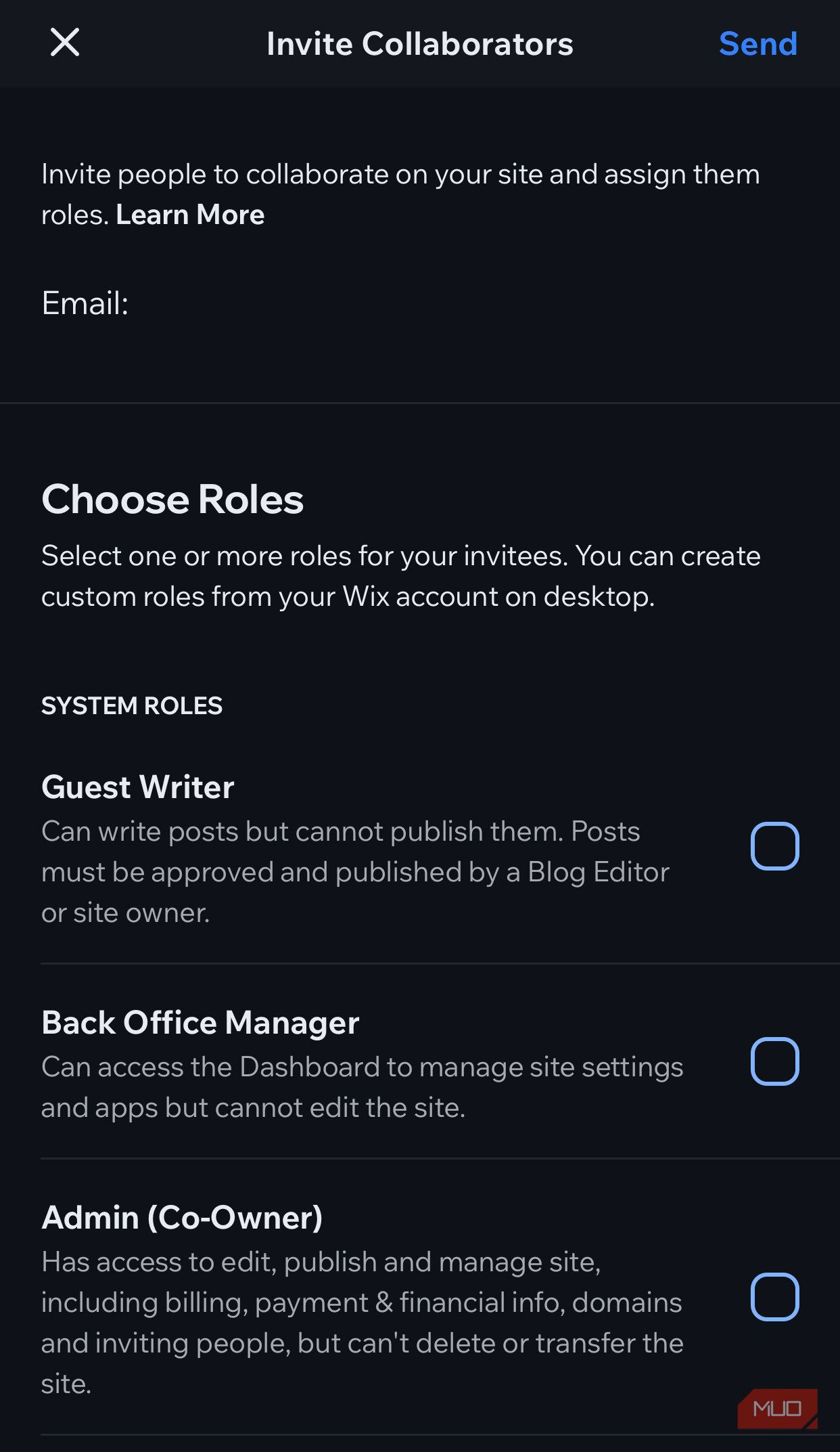 Форма приглашения участников в приложении Wix Owner