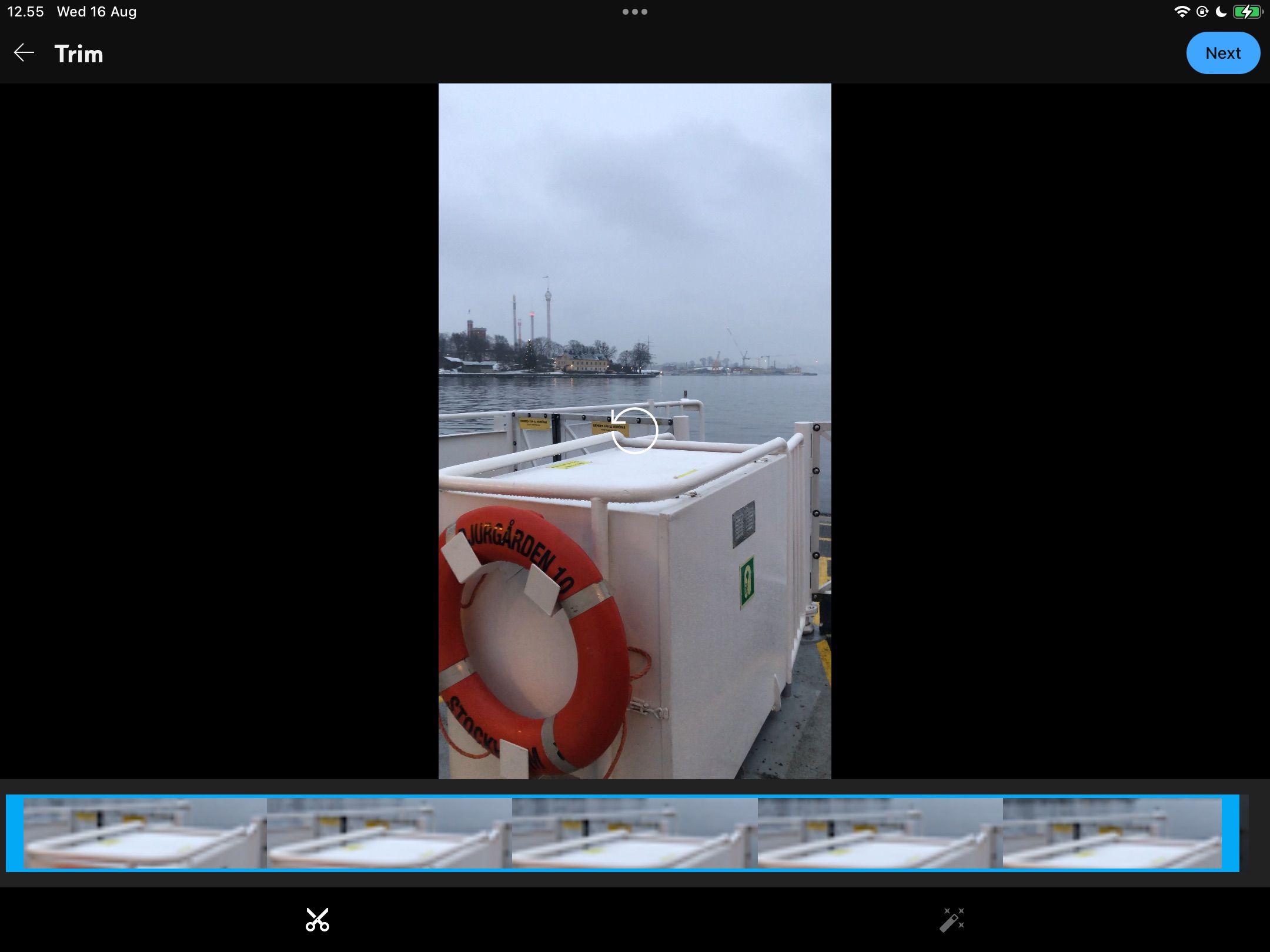 Иконки ножниц и волшебной палочки для обрезки и фильтров в загрузчике YouTube